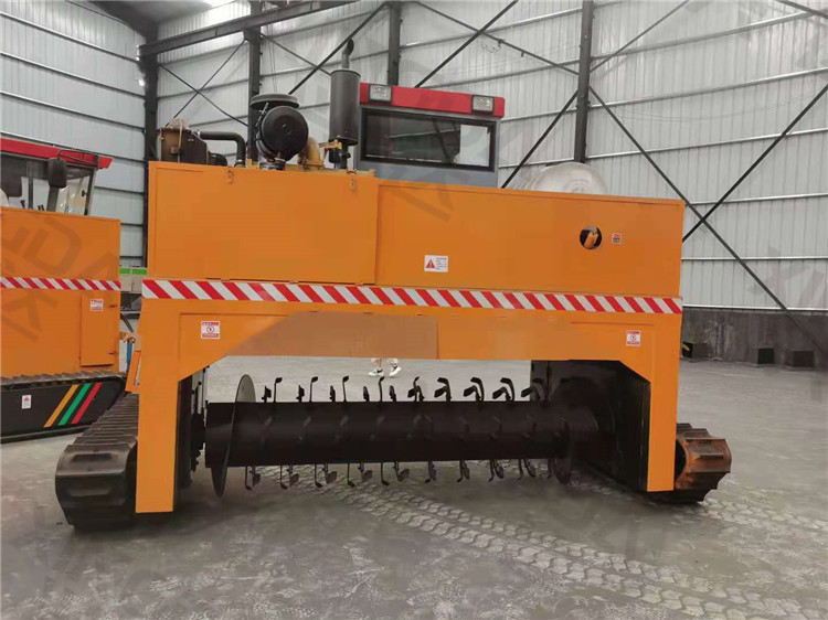 加工雞糞有機(jī)肥履帶翻拋機(jī)