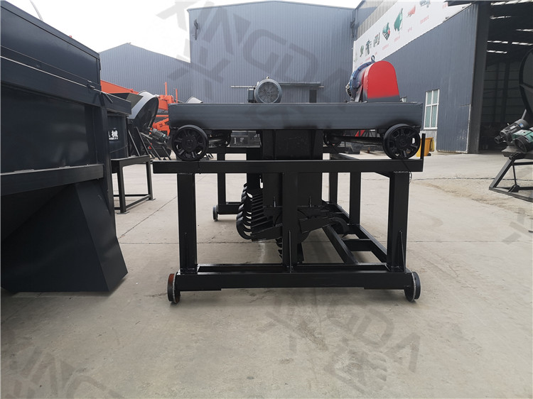 加工豬糞有機(jī)肥槽式翻拋機(jī)