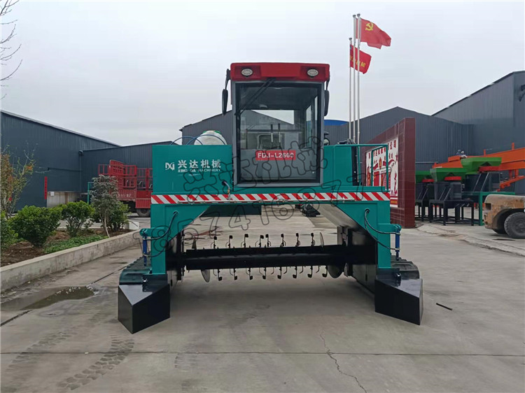 中藥渣加工有機(jī)肥履帶翻拋機(jī)