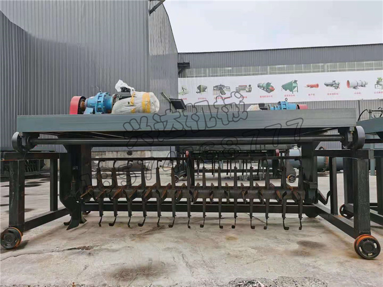 蚯蚓糞加工有機(jī)肥槽式翻拋機(jī)