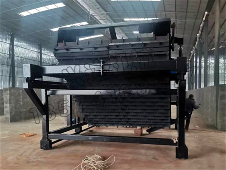 蚯蚓糞加工有機(jī)肥鏈板翻拋機(jī)