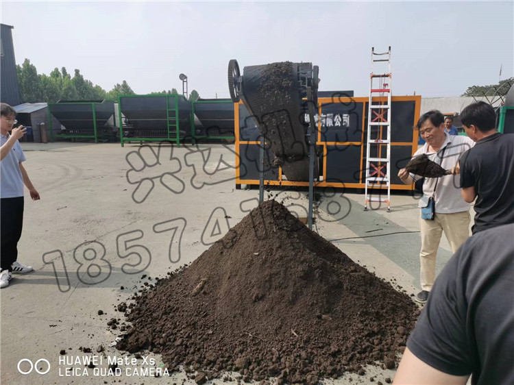 臥式發(fā)酵罐發(fā)酵豬糞客戶見證現(xiàn)場