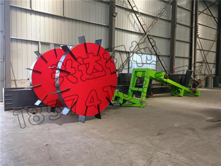 雞糞雙輪盤翻堆機(jī)