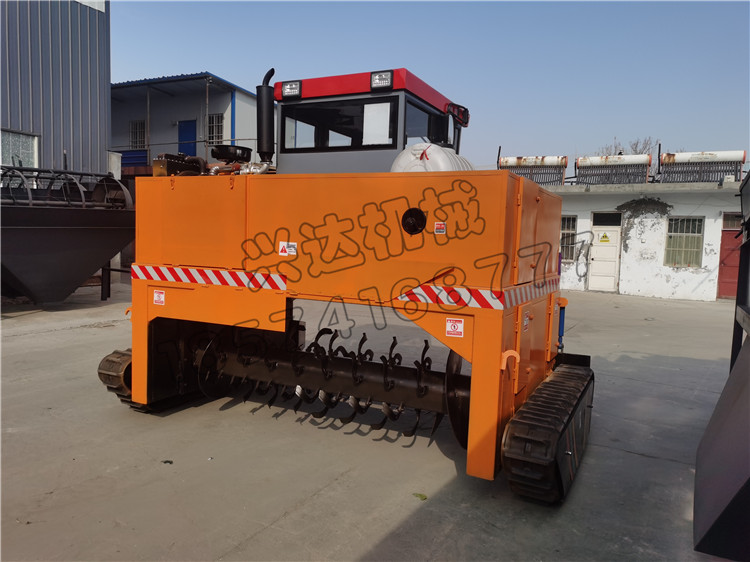 牛糞轉(zhuǎn)彎靈活翻堆機(jī)