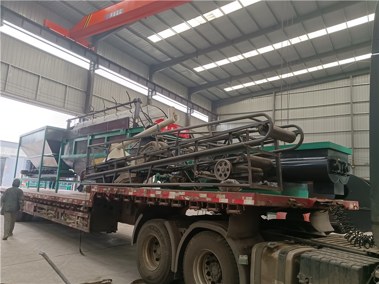 年產(chǎn)1萬噸有機肥顆粒生產(chǎn)線設(shè)備裝車發(fā)貨