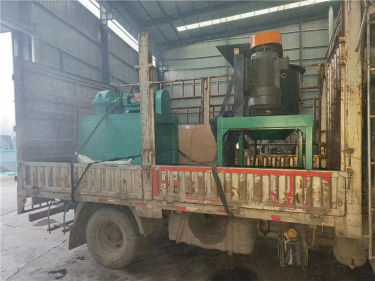 客戶(hù)見(jiàn)證-立式粉碎機(jī)發(fā)貨