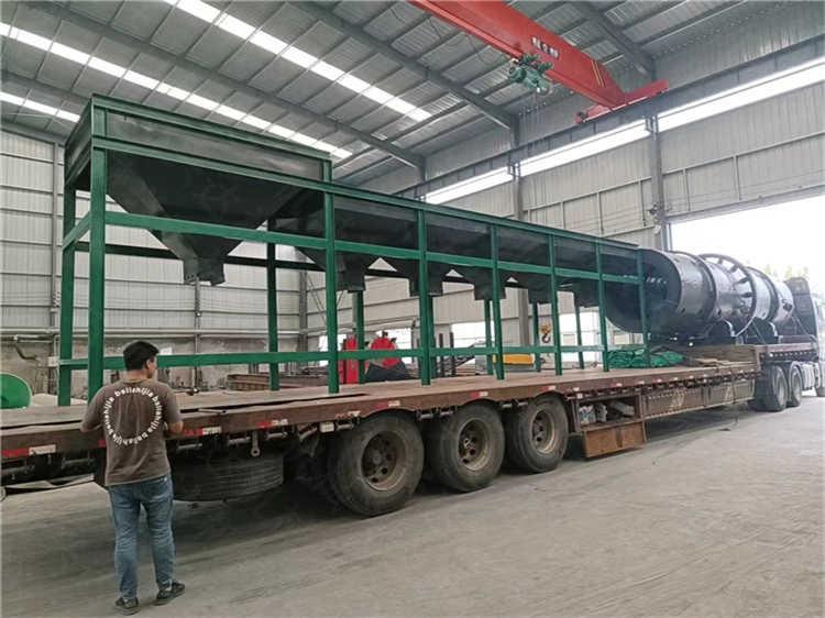 甘肅制作有機(jī)肥客戶配置自動(dòng)配料倉(cāng)發(fā)貨現(xiàn)場(chǎng)