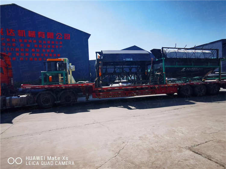 雞糞有機(jī)肥設(shè)備生產(chǎn)線糞污處理設(shè)備發(fā)貨