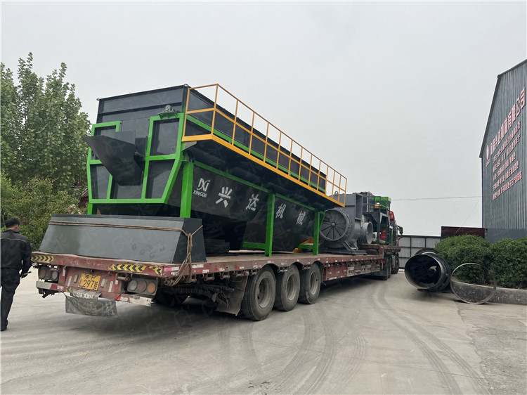 安徽牛糞客戶定制顆粒全套生產(chǎn)線設(shè)備發(fā)貨現(xiàn)場(chǎng)