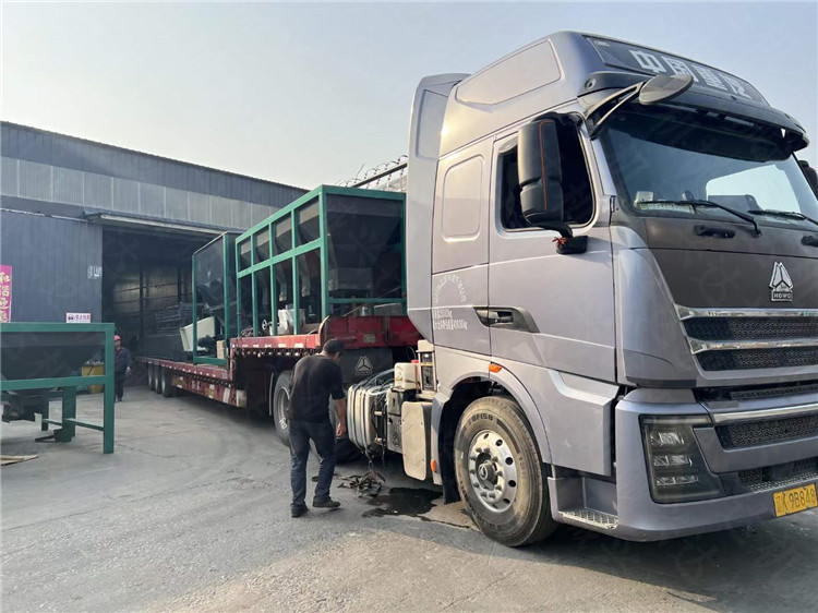 湖北客戶粉劑有機(jī)肥篩分機(jī)生產(chǎn)線加工設(shè)備發(fā)貨