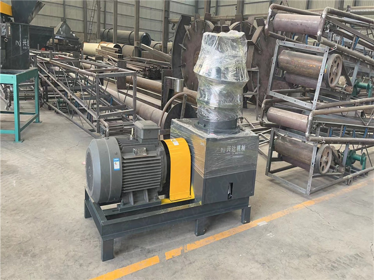 多功能平模擠壓造粒機(jī)能生產(chǎn)圓柱狀顆粒,還可連接拋光設(shè)備