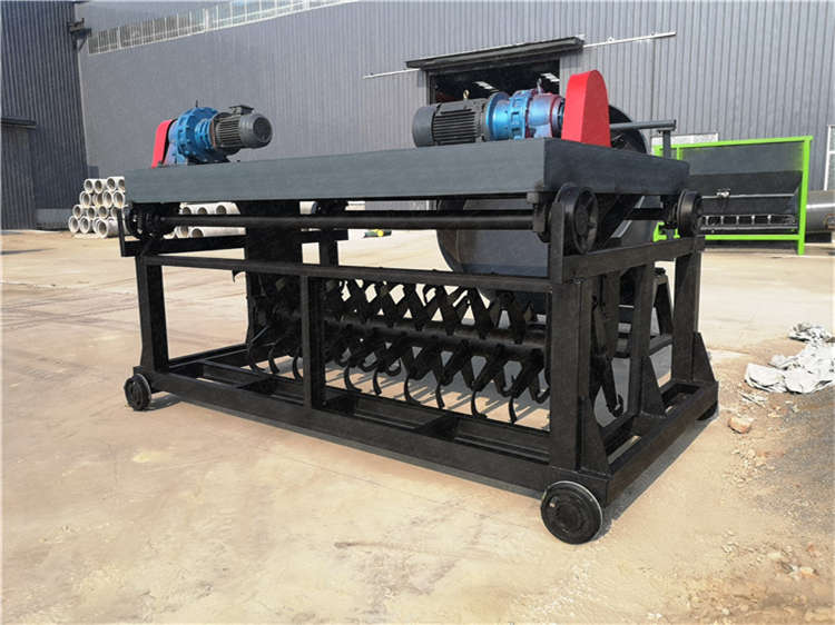 發(fā)酵有機(jī)肥槽式翻拋機(jī)處理糖廠濾泥腐熟堆肥設(shè)備