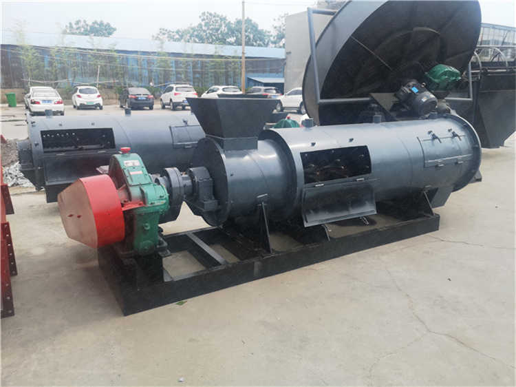 攪齒造粒機(jī)可加工草炭生產(chǎn)成有機(jī)肥,藥渣發(fā)酵后制成顆粒有機(jī)肥設(shè)備