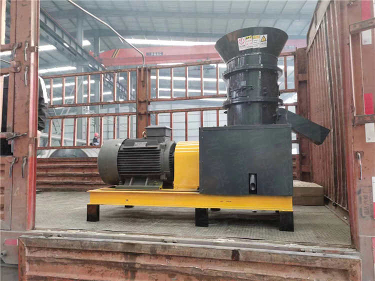 肥料羊糞平模擠壓造粒機(jī)發(fā)貨現(xiàn)場(chǎng)