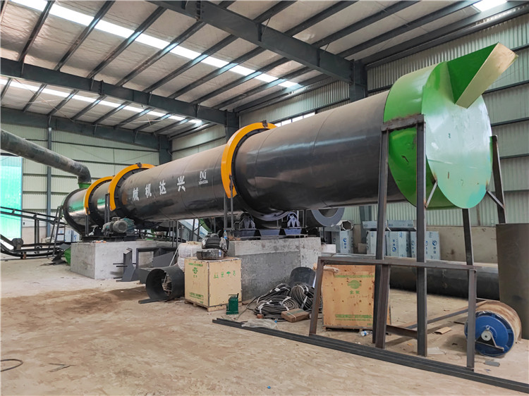 年產(chǎn)3萬噸雞糞有機(jī)肥加工生產(chǎn)線顆粒設(shè)備客戶現(xiàn)場