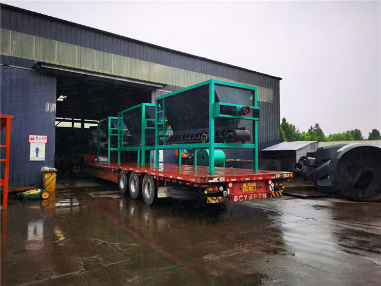 山東客戶粉劑有機肥生產(chǎn)線第二車發(fā)貨現(xiàn)場