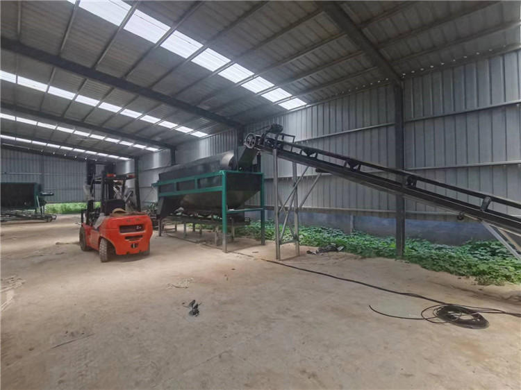 山東年產(chǎn)1萬噸粉狀有機肥生產(chǎn)線安裝現(xiàn)場