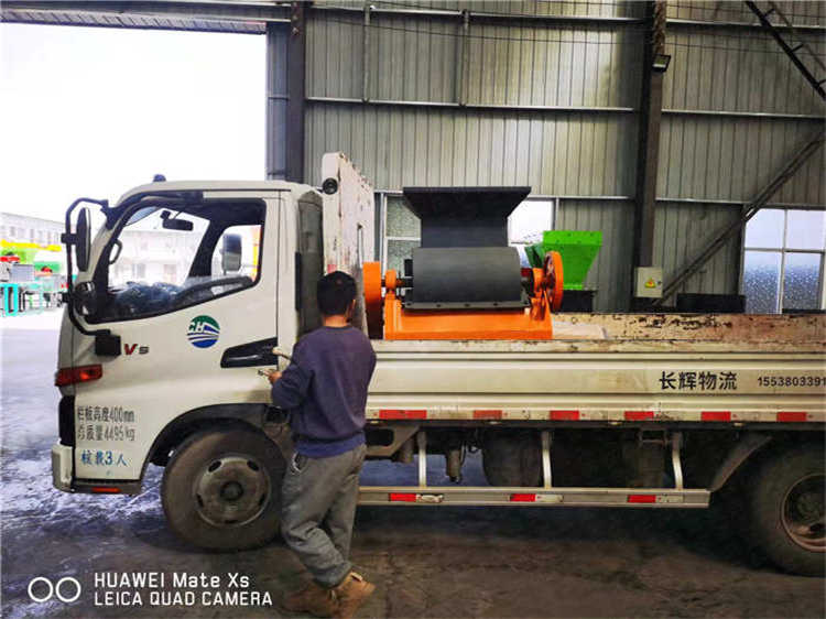 尿素粉碎機(jī)發(fā)貨現(xiàn)場