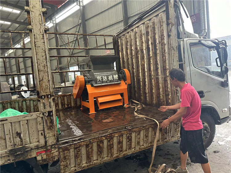 40型尿素粉碎機(jī)發(fā)貨現(xiàn)場(chǎng)