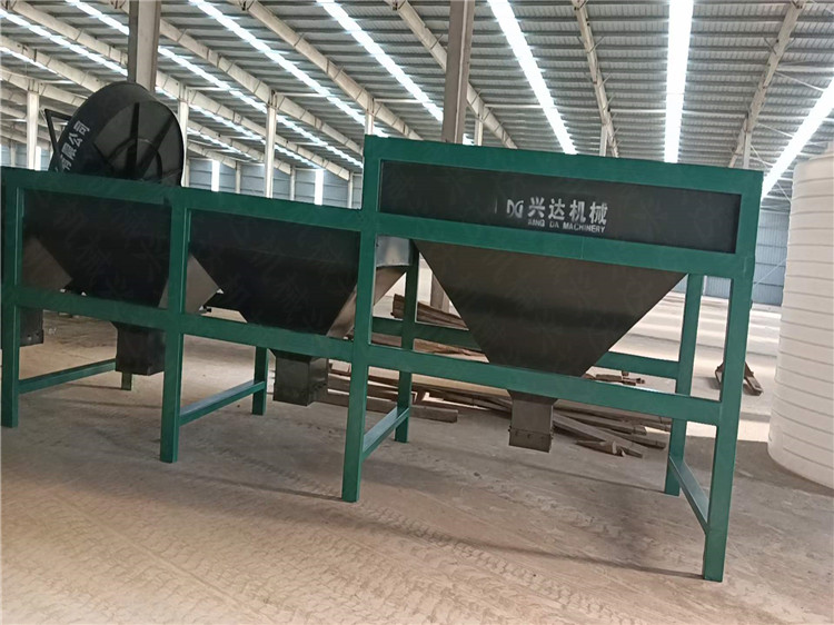 山東客戶蚯蚓糞顆粒生產(chǎn)線安裝現(xiàn)場