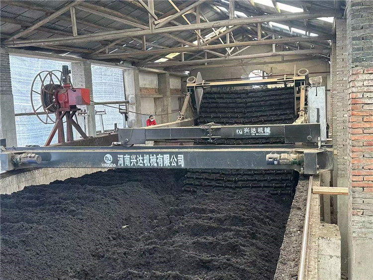 大跨度鏈板式豬糞翻堆機 雞糞牛糞發(fā)酵堆肥機 有機肥生產(chǎn)線設備