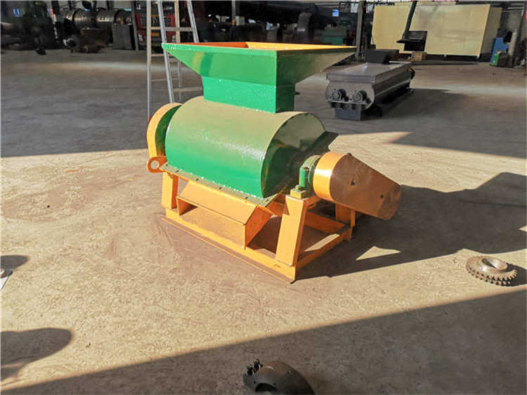 有機(jī)肥尿素粉碎機(jī) 復(fù)合肥生產(chǎn)設(shè)備 有機(jī)肥復(fù)合肥結(jié)塊破碎設(shè)備