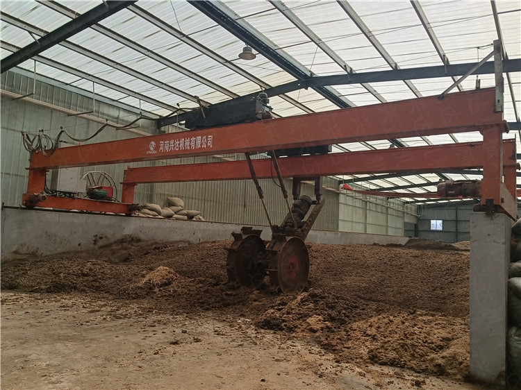 有機(jī)肥生產(chǎn)線發(fā)酵設(shè)備 大跨度輪盤翻堆機(jī) 畜牧養(yǎng)殖禽畜糞有機(jī)肥翻拋機(jī)