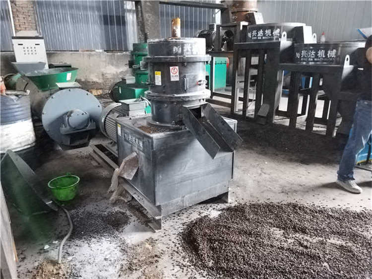 煤矸石腐殖酸有機(jī)肥成套設(shè)備 羊糞加工有機(jī)肥顆粒機(jī) 興達(dá)平模擠壓造粒機(jī)