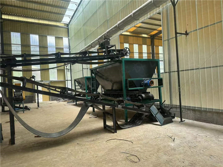 畜禽糞便有機(jī)肥加工生產(chǎn)線成套設(shè)備 復(fù)混肥鏟車料倉 上料快 操作簡單