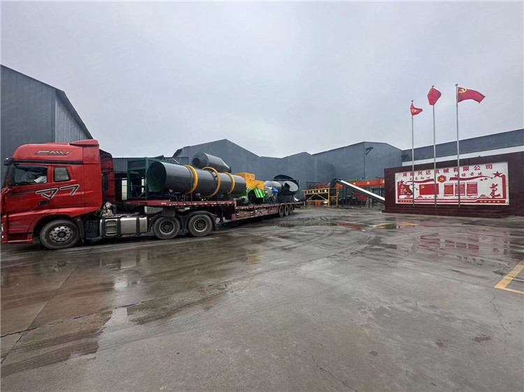 新疆客戶年產(chǎn)1萬噸粉劑有機(jī)肥生產(chǎn)線發(fā)貨現(xiàn)場