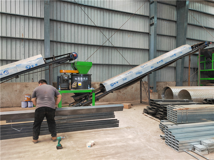 供應(yīng)肥料塊料粉碎設(shè)備 雞糞生物處理成套生產(chǎn)線設(shè)備 有機(jī)肥立式粉碎機(jī)